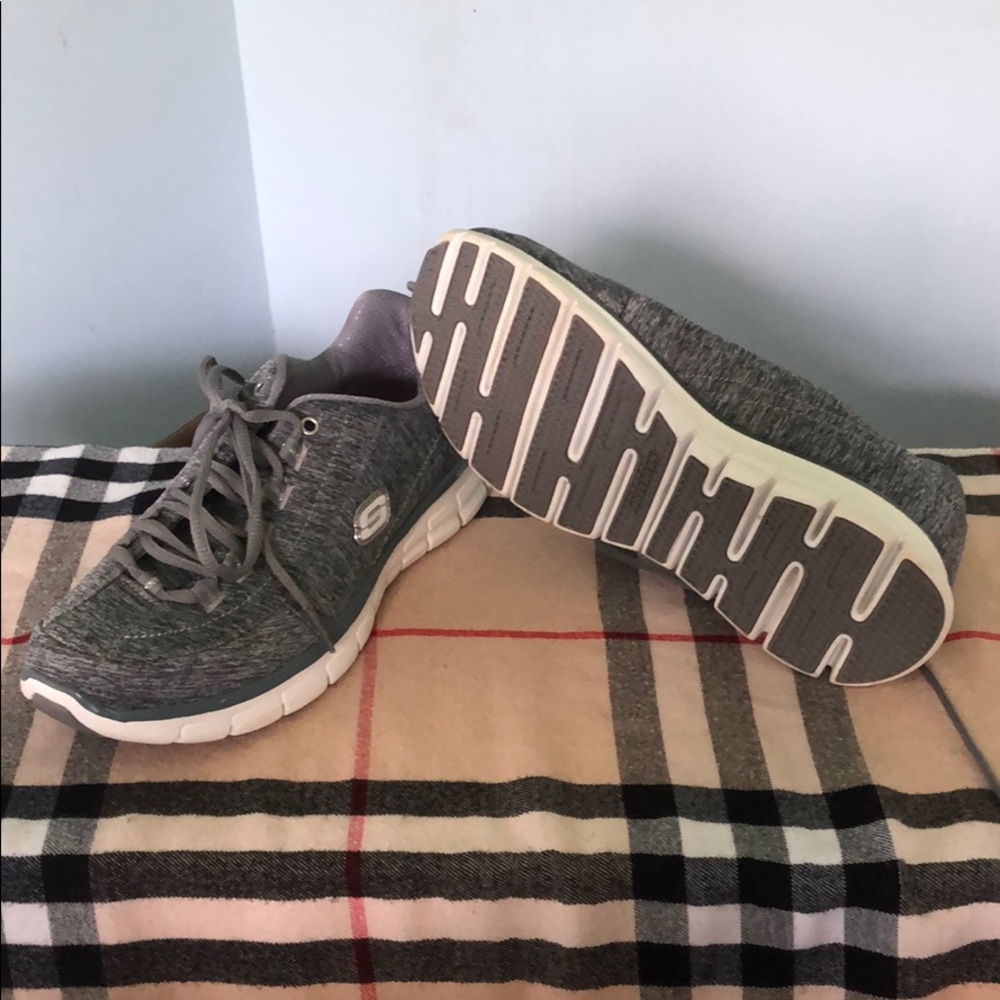 NWOT Skechers elite
